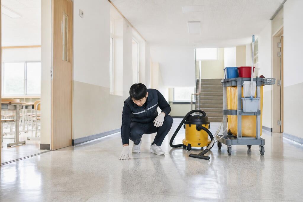 강원특별자치도 학교청소 이미지