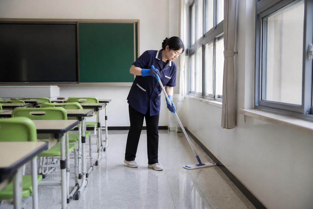 충북 학교청소 작업 범위와 현장 조건 이미지