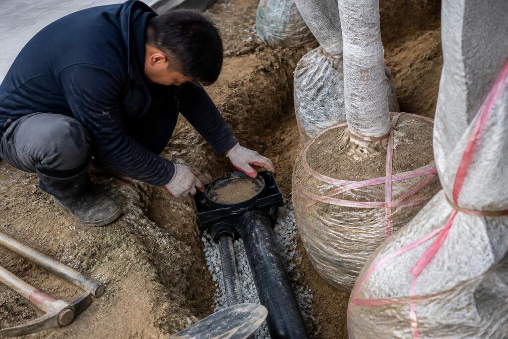 충남 정원 배수·관수 시공 작업 범위와 현장 조건 이미지