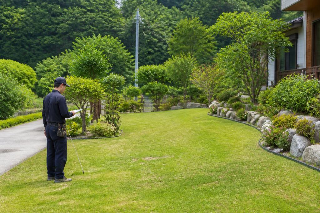 강원특별자치도 잔디 깎기 작업 범위와 현장 조건 이미지
