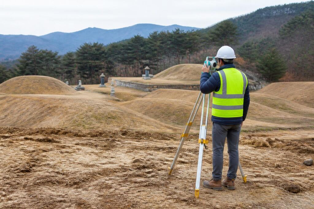 경북 묘지조성 작업 범위와 현장 조건 이미지
