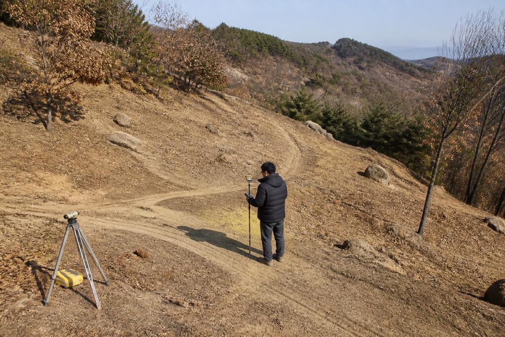 경기 묘지조성 작업 범위와 현장 조건 이미지