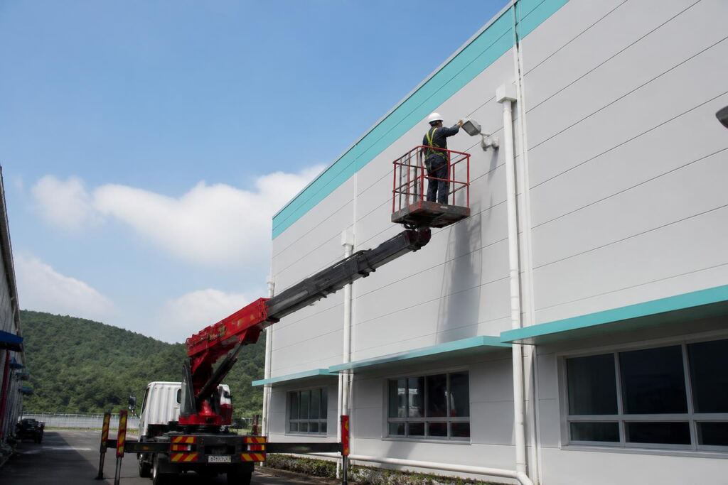 충북 고소작업차 작업 범위와 현장 조건 이미지