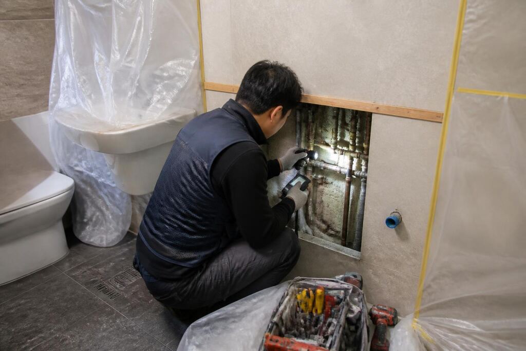 부산 수도·배관 설비 작업 범위와 현장 조건 이미지