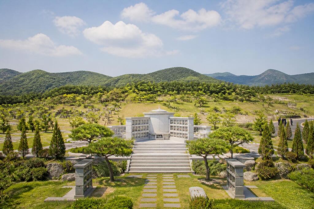 경남 납골묘 이미지