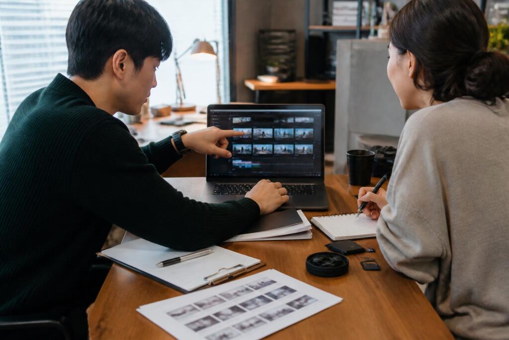 경기 영상 편집 작업 범위와 현장 조건 이미지