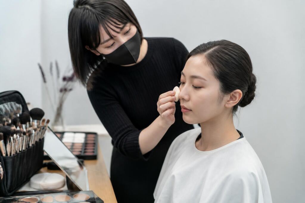 메이크업 서비스 작업 범위와 현장 조건 이미지